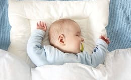 З якого віку дитині потрібна подушка?